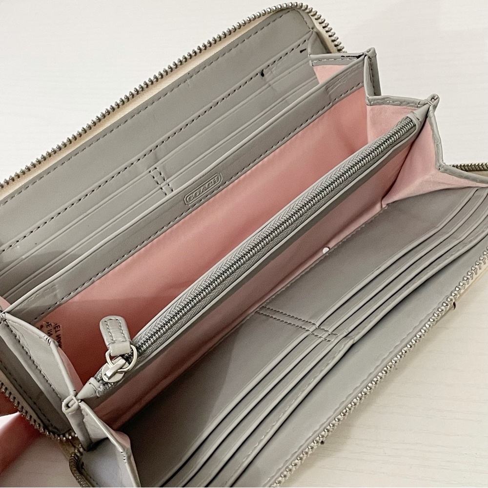 Coach off white and silver leather long zip wallet - Picture 6 of 11